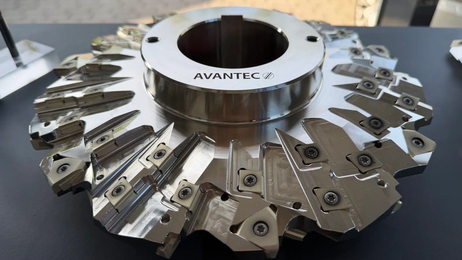 AVANTEC indexable face mill with carbide inserts, close up