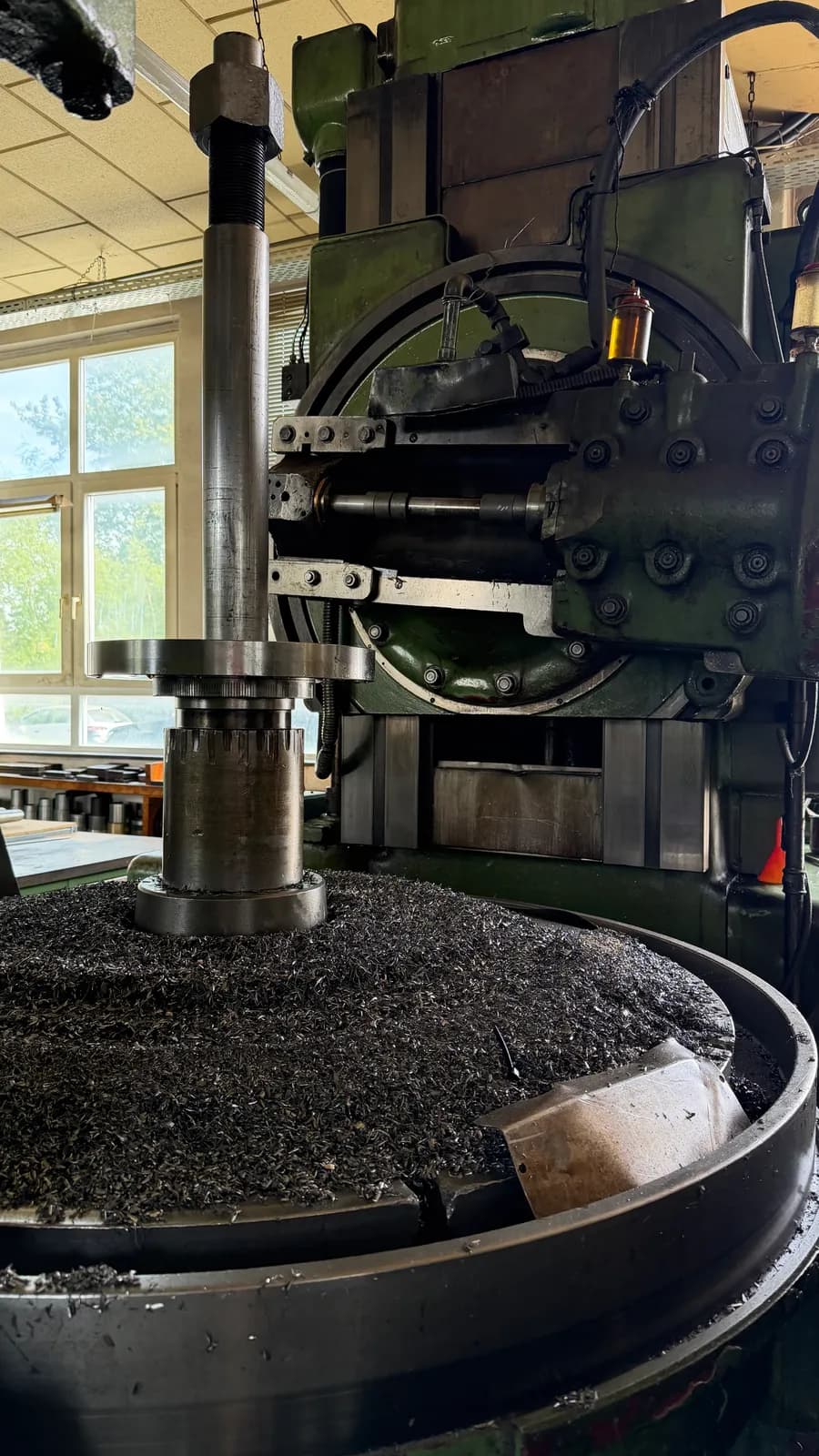 Vertical machining operation on a large round workpiece