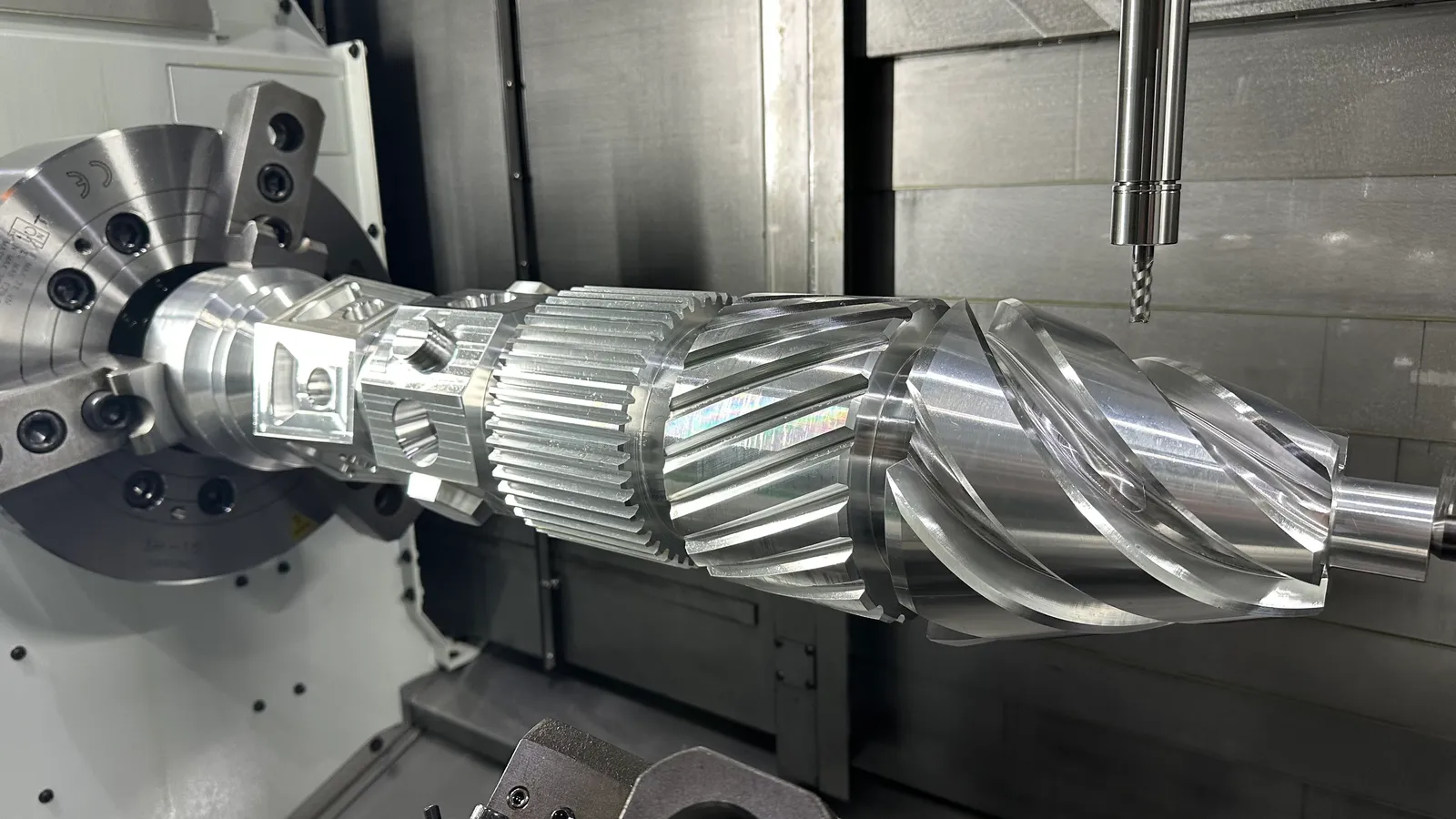 Finished worm shaft with ground helical thread