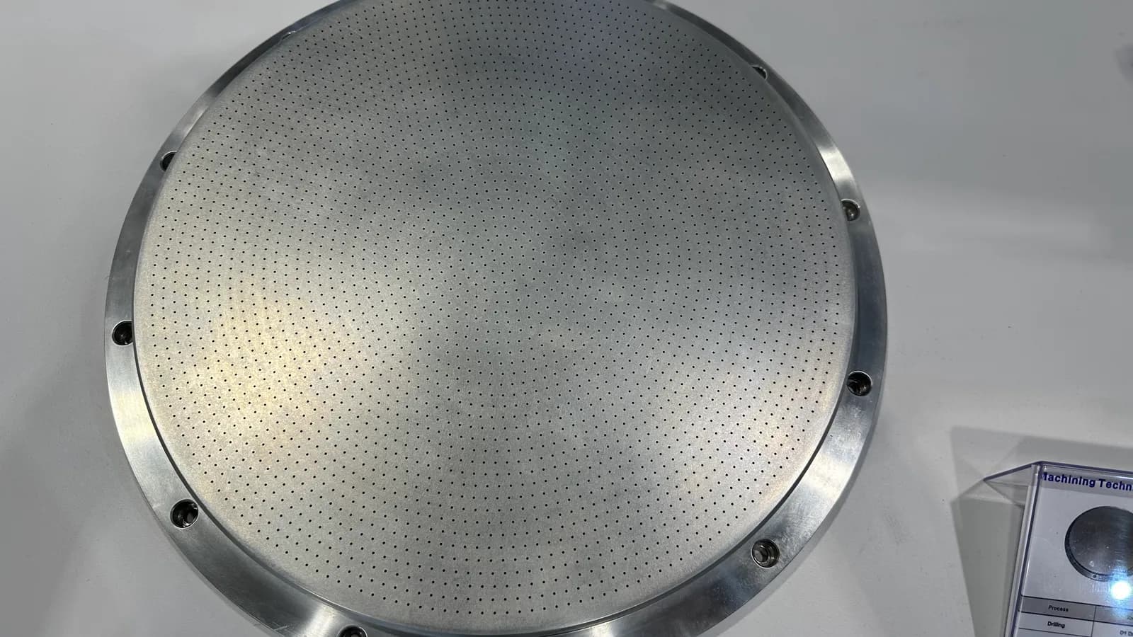 Large machined disc with a uniform dimpled face pattern